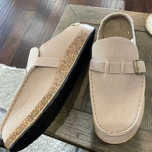 Lightweight mule shoes
